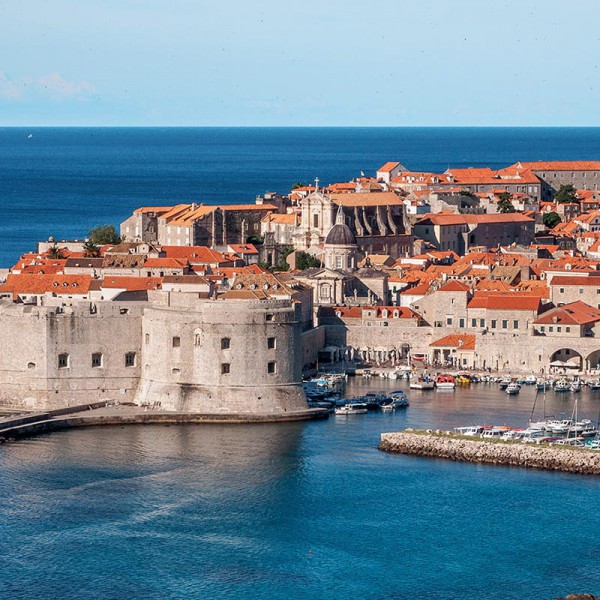 See Pompeii and Amalfi Coast from Rome arrive by train into naples